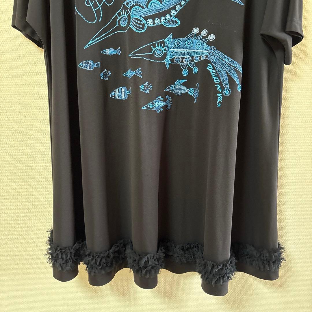 『未使用に近い』⭐️トクコプルミエヴォル⭐️黒地に魚刺繍ラグラン裾フリルチュニック❣️