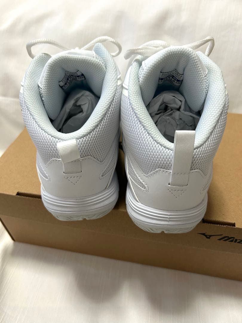 美品最新ミズノウェーブダイバースLG5 24.０cm 3Eホワイト