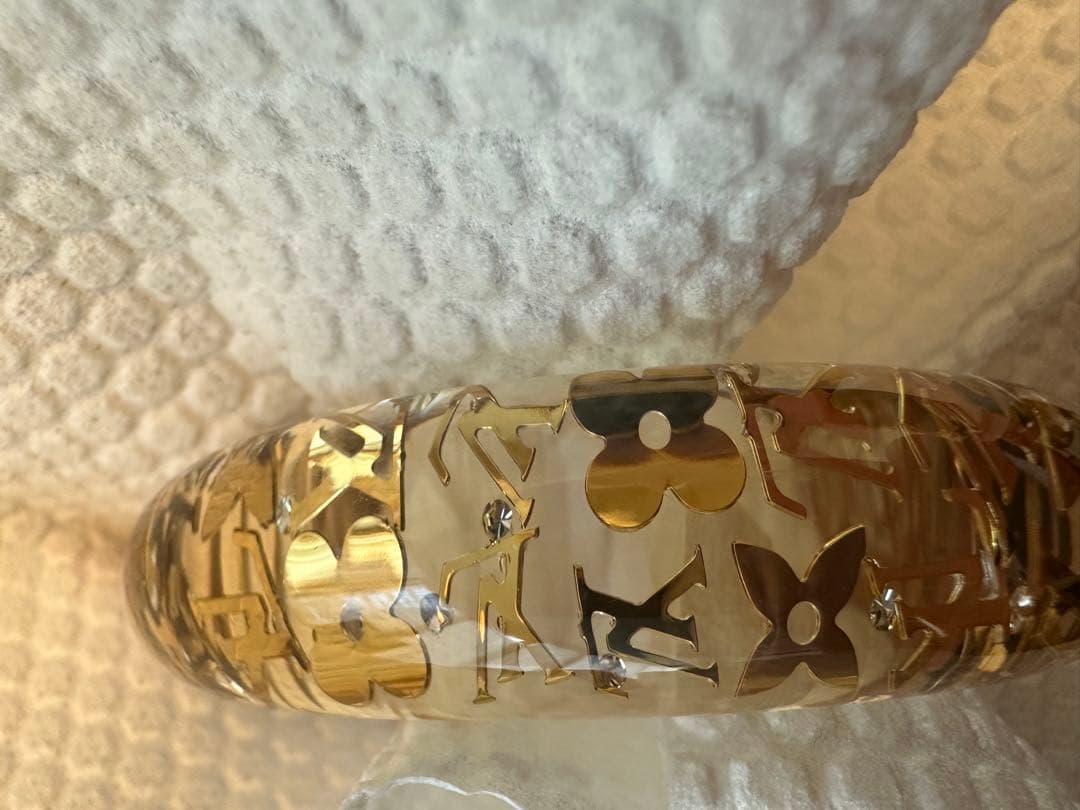 ルイヴィトン　透明 金色 ロゴ バングル　※発送可能な期間にご注意下さい