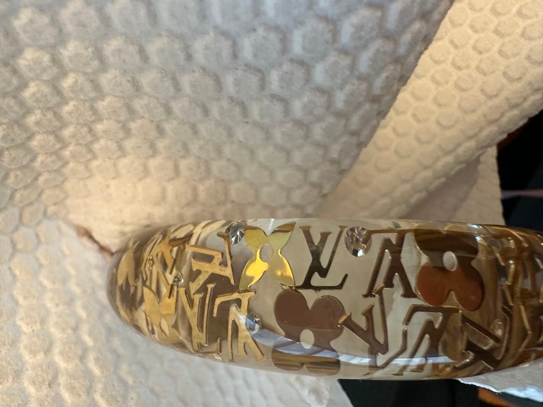 ルイヴィトン　透明 金色 ロゴ バングル　※発送可能な期間にご注意下さい