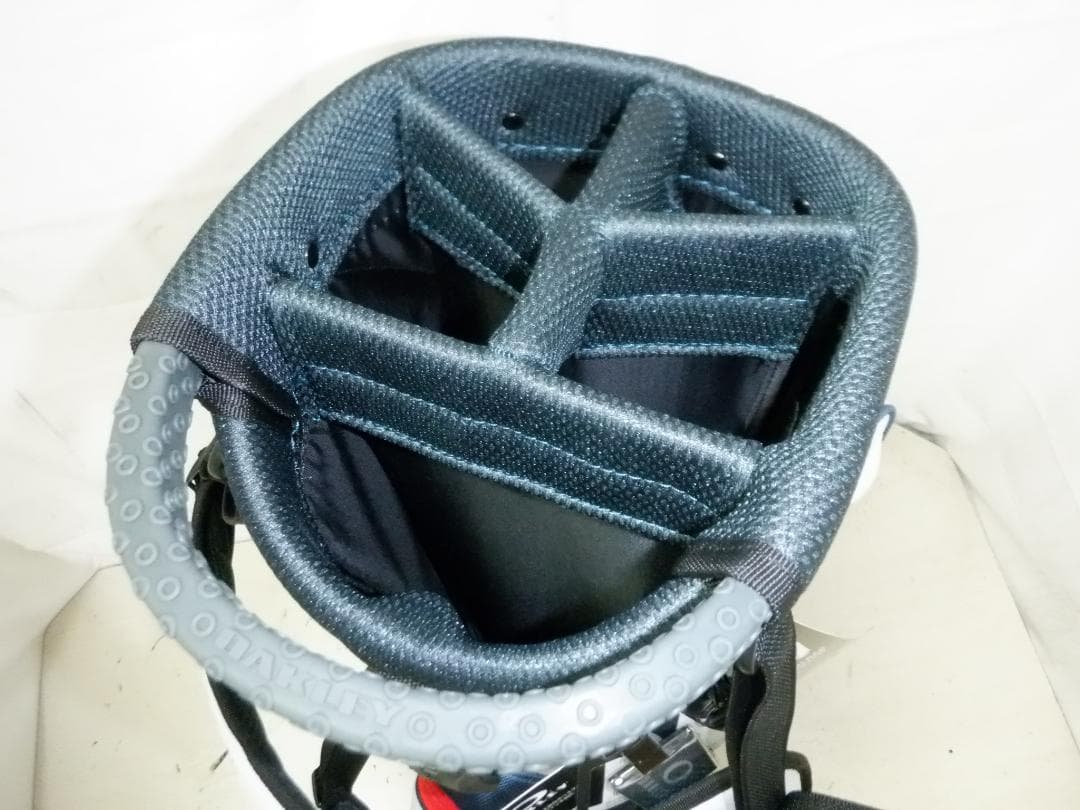 未使用★OAKLEY★オークリー★9.5型★軽量★スタンド(WH×NV×RED)