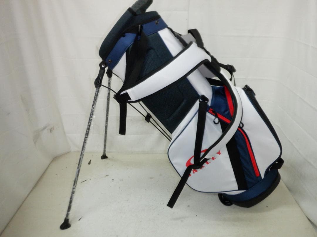 未使用★OAKLEY★オークリー★9.5型★軽量★スタンド(WH×NV×RED)