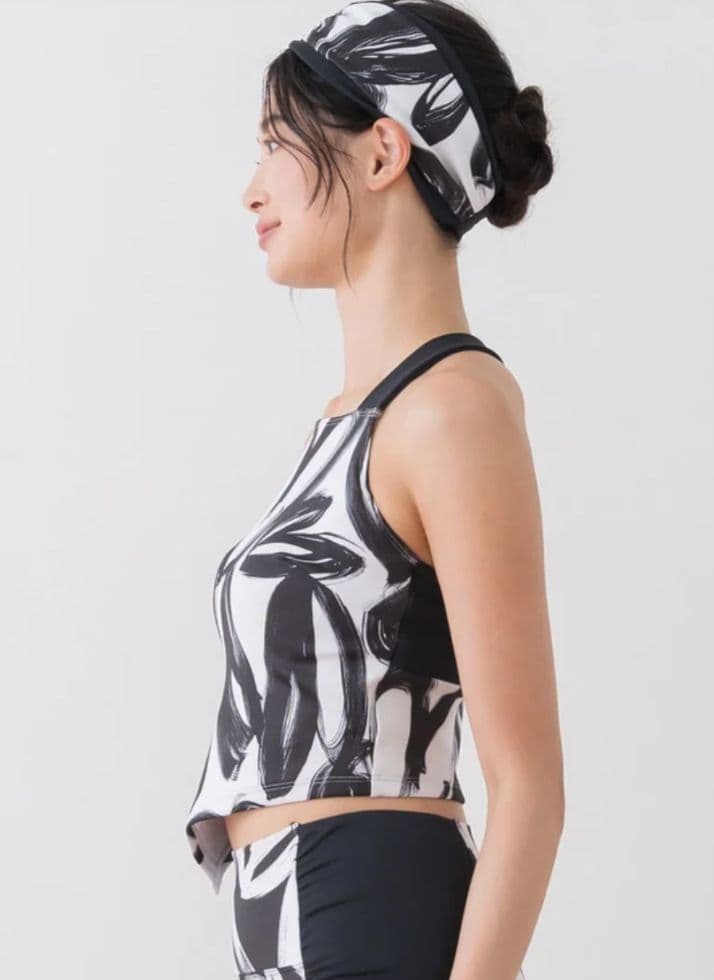 【新品】SUKALA ハートプリントホルダーネックブラトップ☆白黒