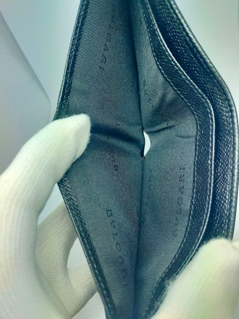 BVLGARI メンズ二つ折り財布 美品　小銭入れあり