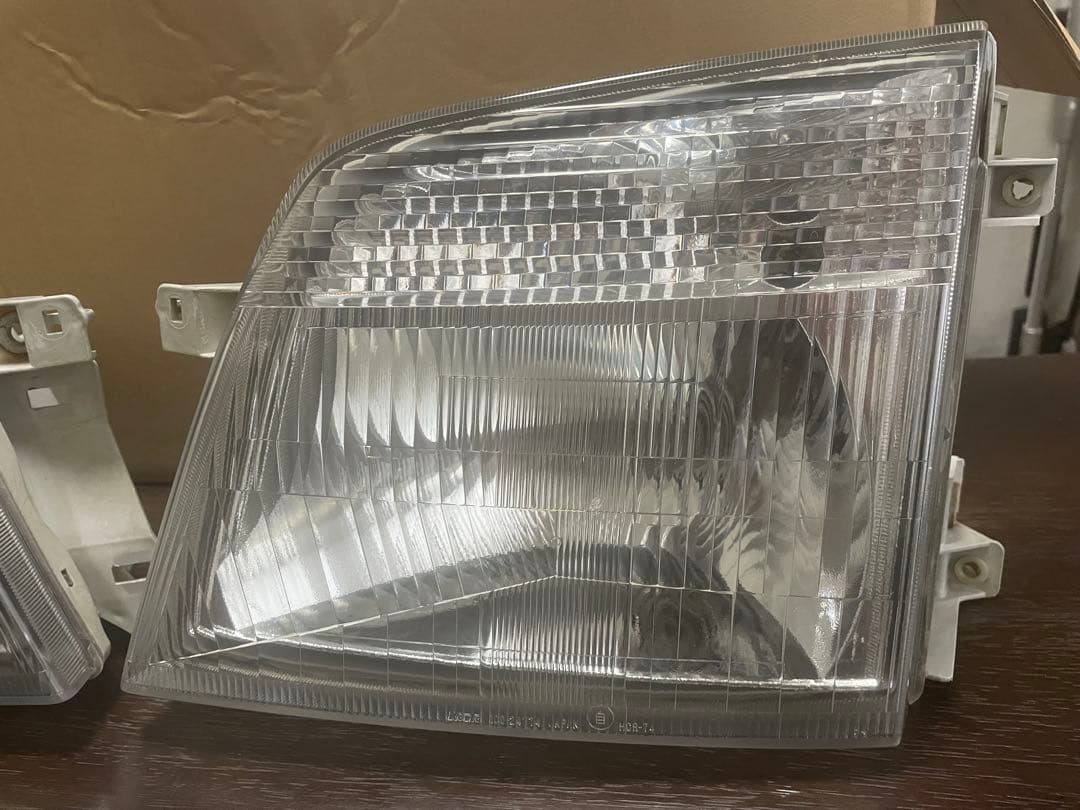 キャラバン前期 純正品コーティング加工済ヘッドライトコーナーレンズ4点セット