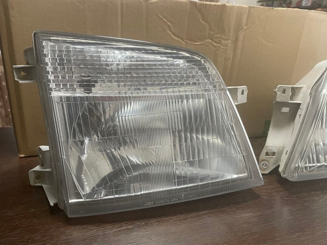 キャラバン前期 純正品コーティング加工済ヘッドライトコーナーレンズ4点セット