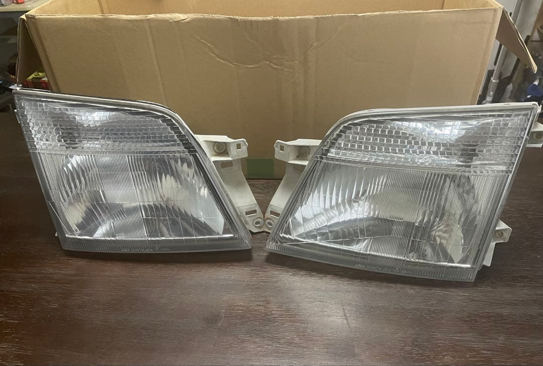 キャラバン前期 純正品コーティング加工済ヘッドライトコーナーレンズ4点セット