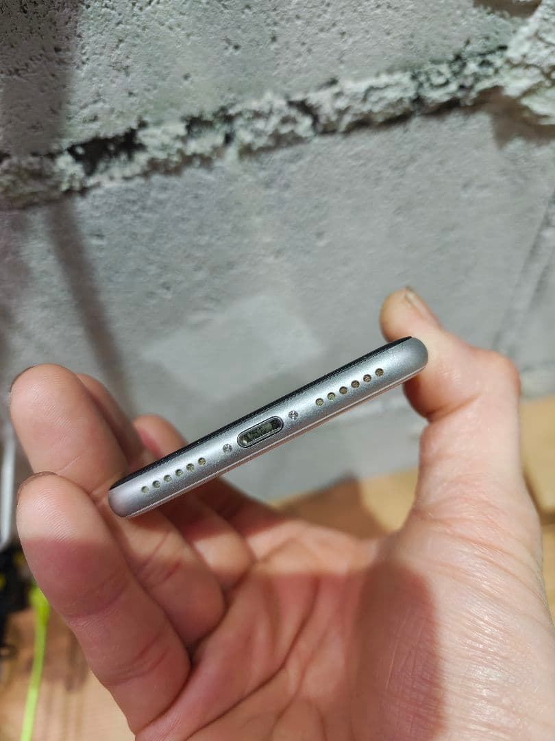 iPhone se 2 第2世代 本体 ホワイト 64GB