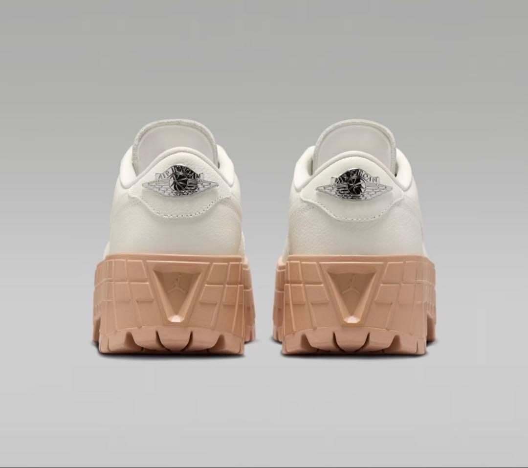 新品ナイキ ウィメンズ エアジョーダン 1 ブルックリン ロー 24.5㎝