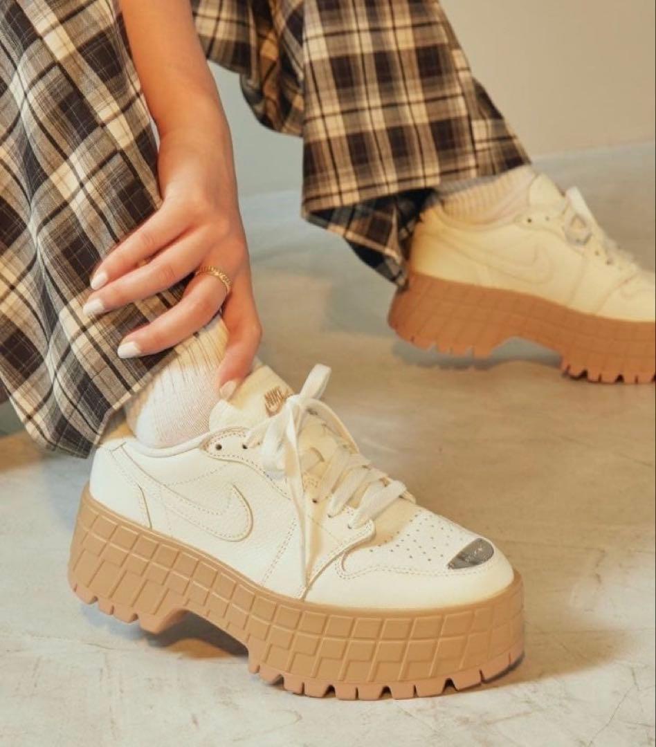 新品ナイキ ウィメンズ エアジョーダン 1 ブルックリン ロー 24.5㎝