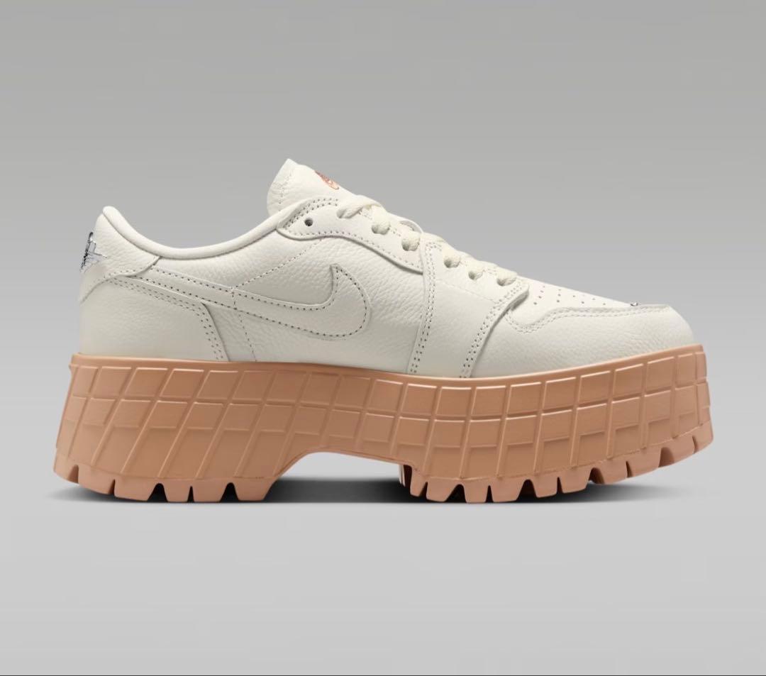 新品ナイキ ウィメンズ エアジョーダン 1 ブルックリン ロー 24.5㎝