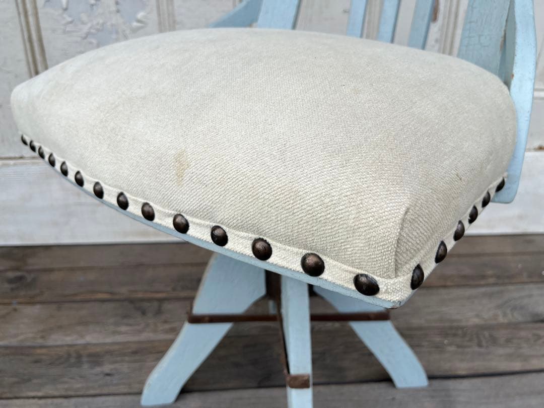 古い回転椅子　ブルーシャビーシック　アンティークヴィンテージ家具レトロ古道具