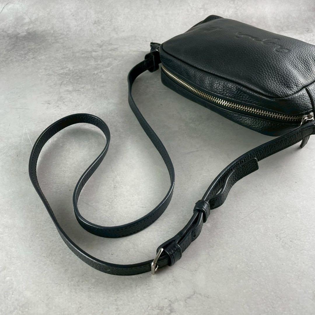 ✨美品✨アニエスベー　ショルダーバッグ　エンボスロゴ　レザー　ブラック