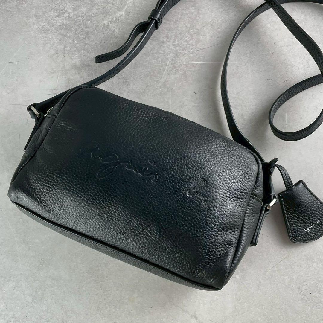 ✨美品✨アニエスベー　ショルダーバッグ　エンボスロゴ　レザー　ブラック