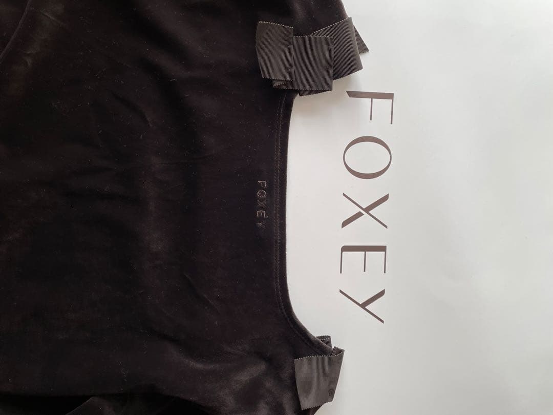 FOXEY 茶色ベロア素材　リボン付き長袖トップス