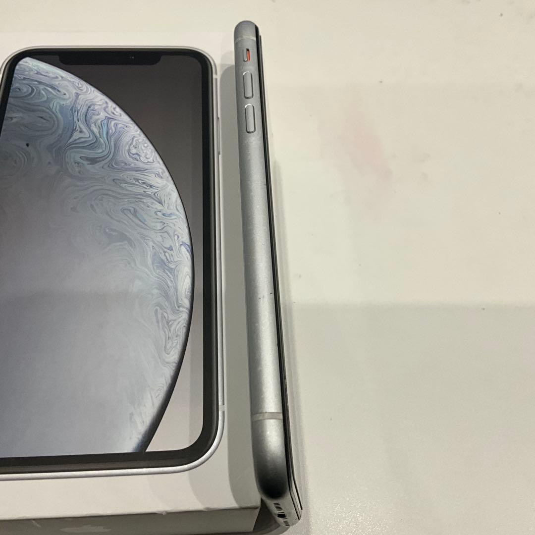 Apple iPhone XR ホワイト128GB SIMフリーケース付き