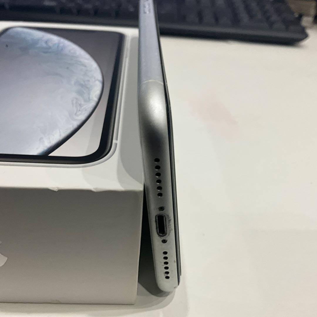 Apple iPhone XR ホワイト128GB SIMフリーケース付き