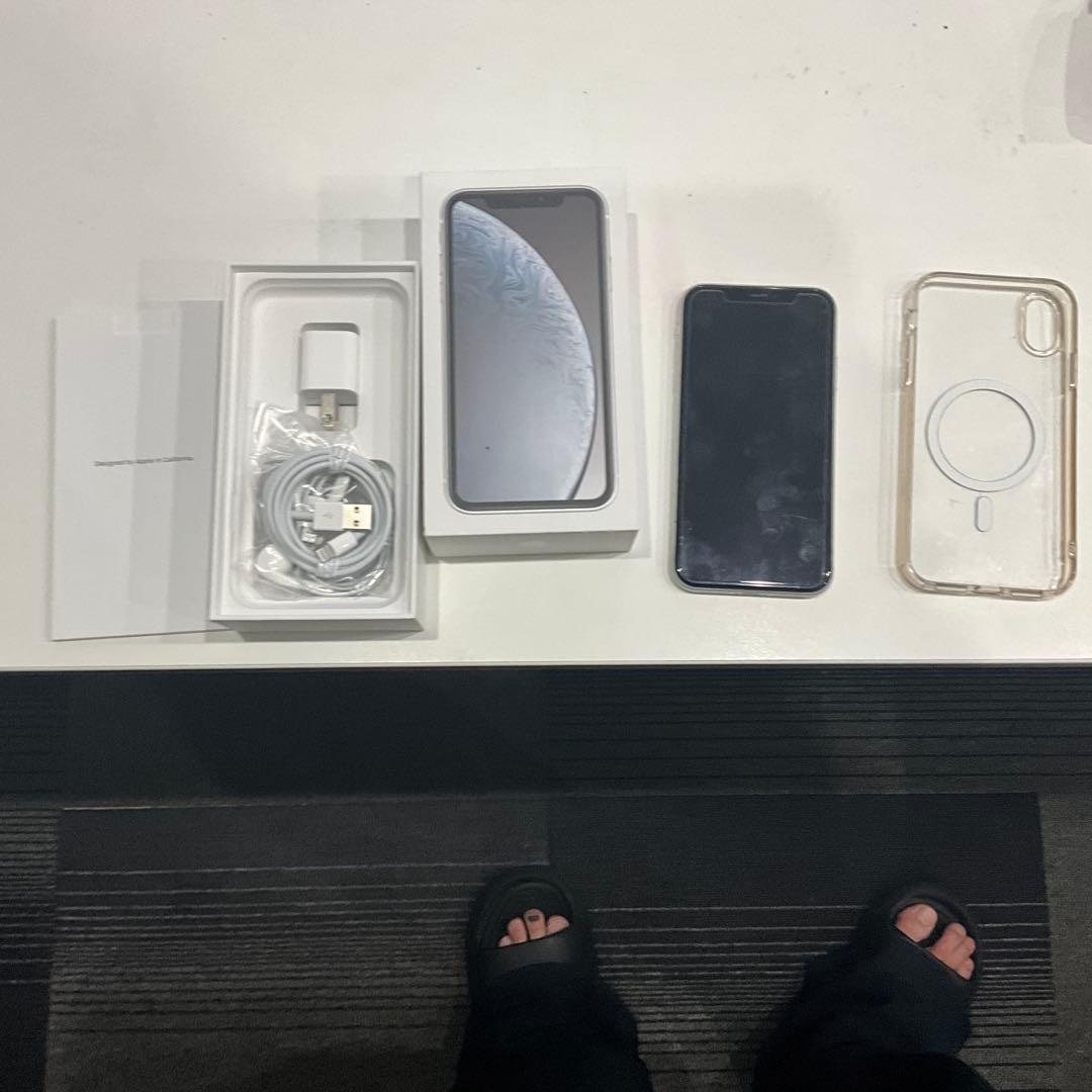 Apple iPhone XR ホワイト128GB SIMフリーケース付き