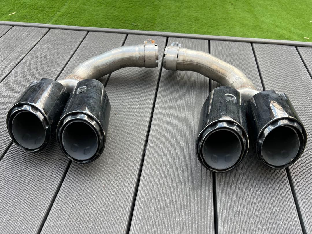 ポルシェ　カイエン 2018年式以降　4本出しマフラーカッター 左右セット