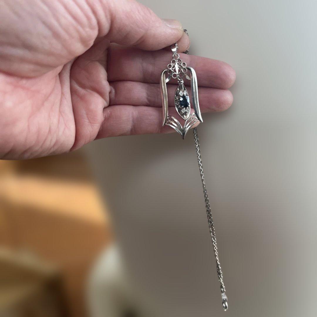 半*い様 シルバーペンダントネックレス 青色ストー５０年前　名前彫ってあります。