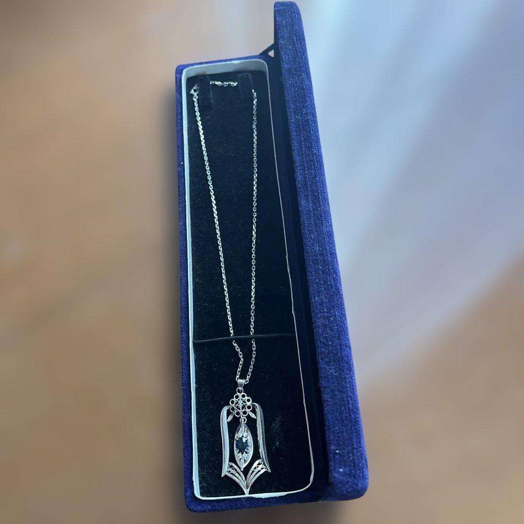 半*い様 シルバーペンダントネックレス 青色ストー５０年前　名前彫ってあります。