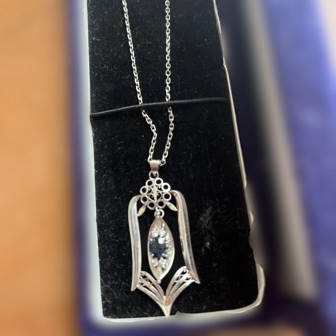 半*い様 シルバーペンダントネックレス 青色ストー５０年前　名前彫ってあります。