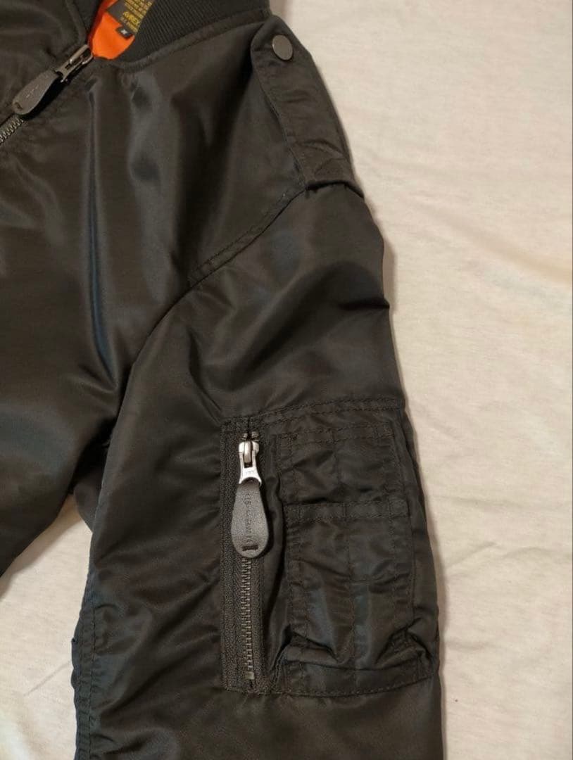 AVIREX ブラック MA-1 フライトジャケット