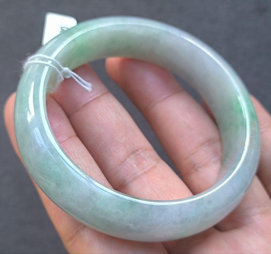 あかおかずき【鑑別書付】ミャンマー産アイス翡翠バングル（57ミリ）7300