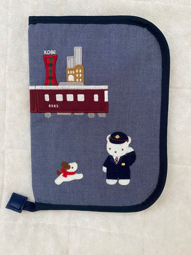 正月再割引　新品未使用　familiar ファミリア阪急電鉄コラボ マルチケース