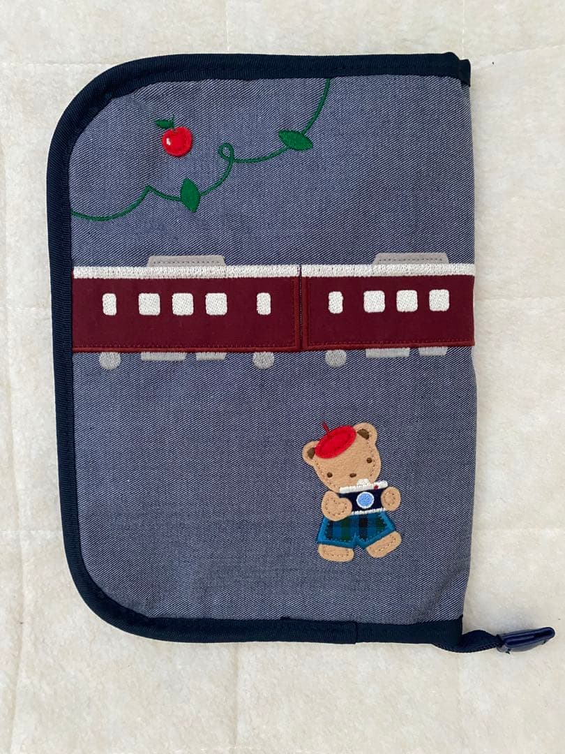 正月再割引　新品未使用　familiar ファミリア阪急電鉄コラボ マルチケース