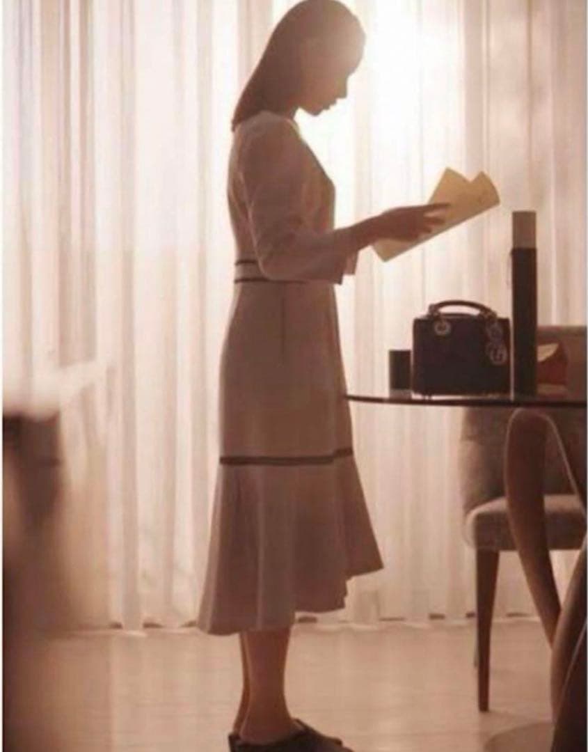 【新品タグ付】セルフォードレース切替ワンピース　34 石原さとみ