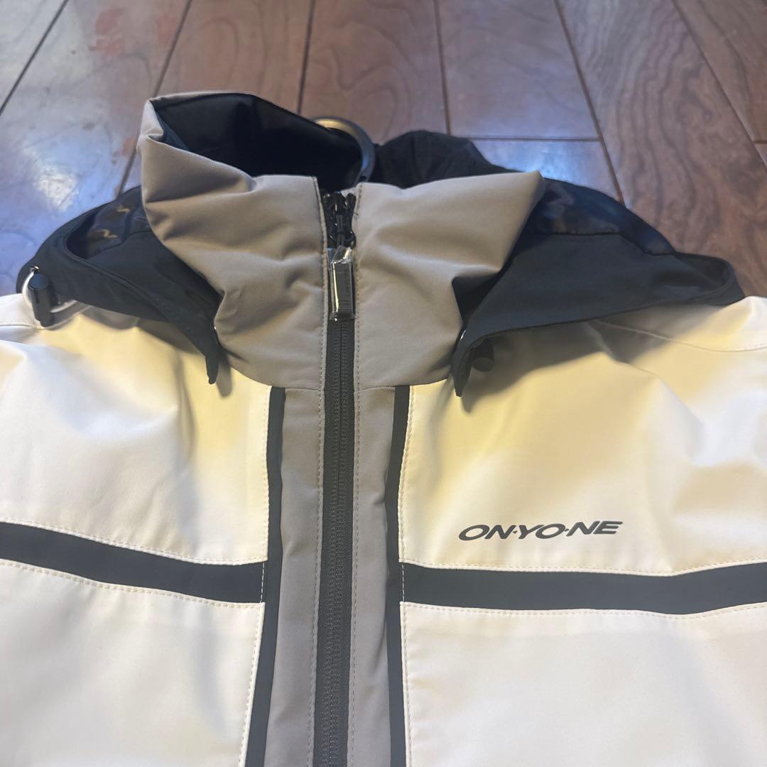 オンヨネスキーウェアメンズM ホワイト & ブラック