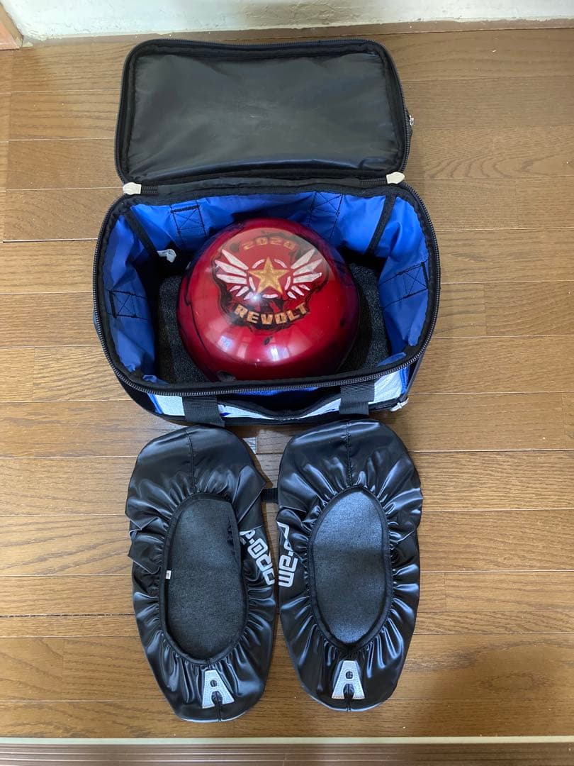 モーティブ、ボウリングボール、バッグと未使用シューズカバーセット15ポンド