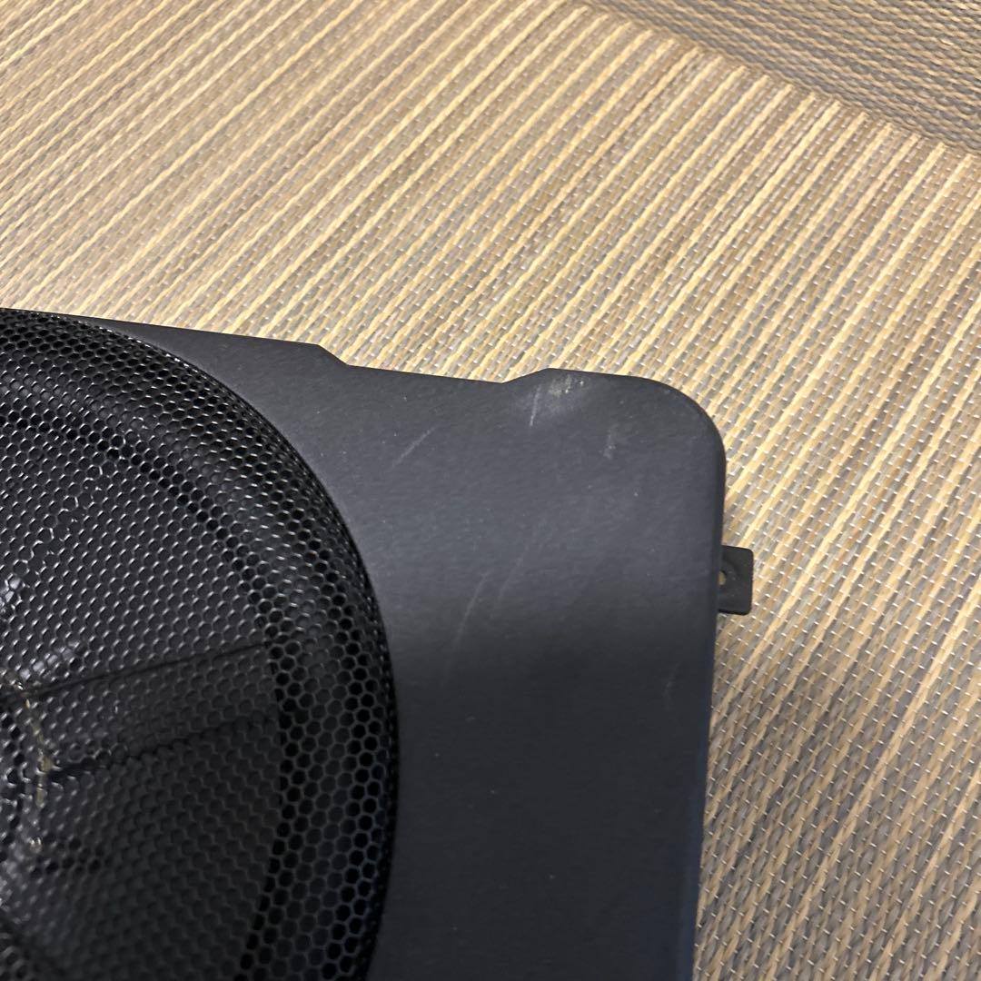 KICKER コンパクトウーファーアンプ付き。要説明分