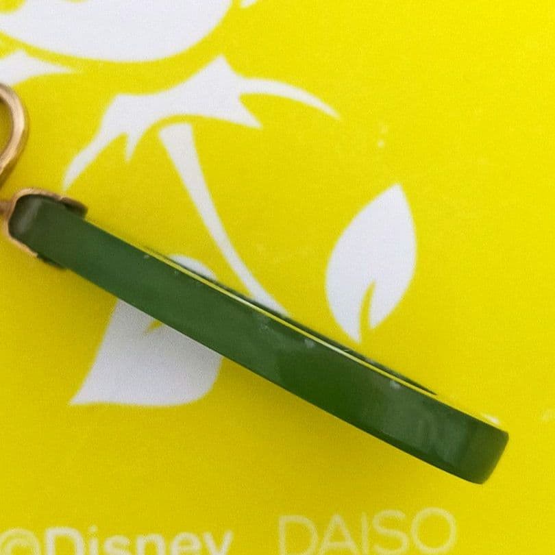 14K 刻印　翡翠？玉石？　緑色のジェイドドロップ型ペンダント