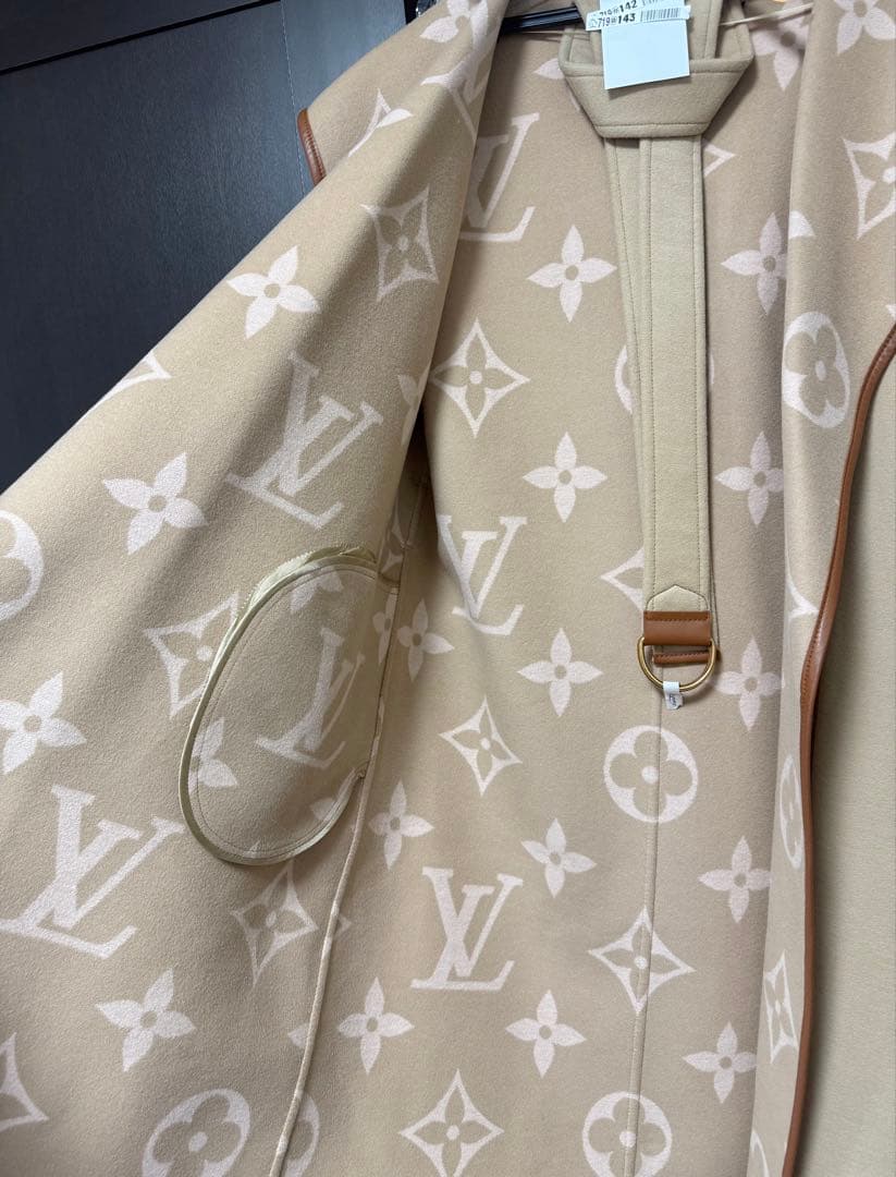 ち*こ様 LOUIS VUITTON ベルテッドダブル フェイスフーデッドラップ