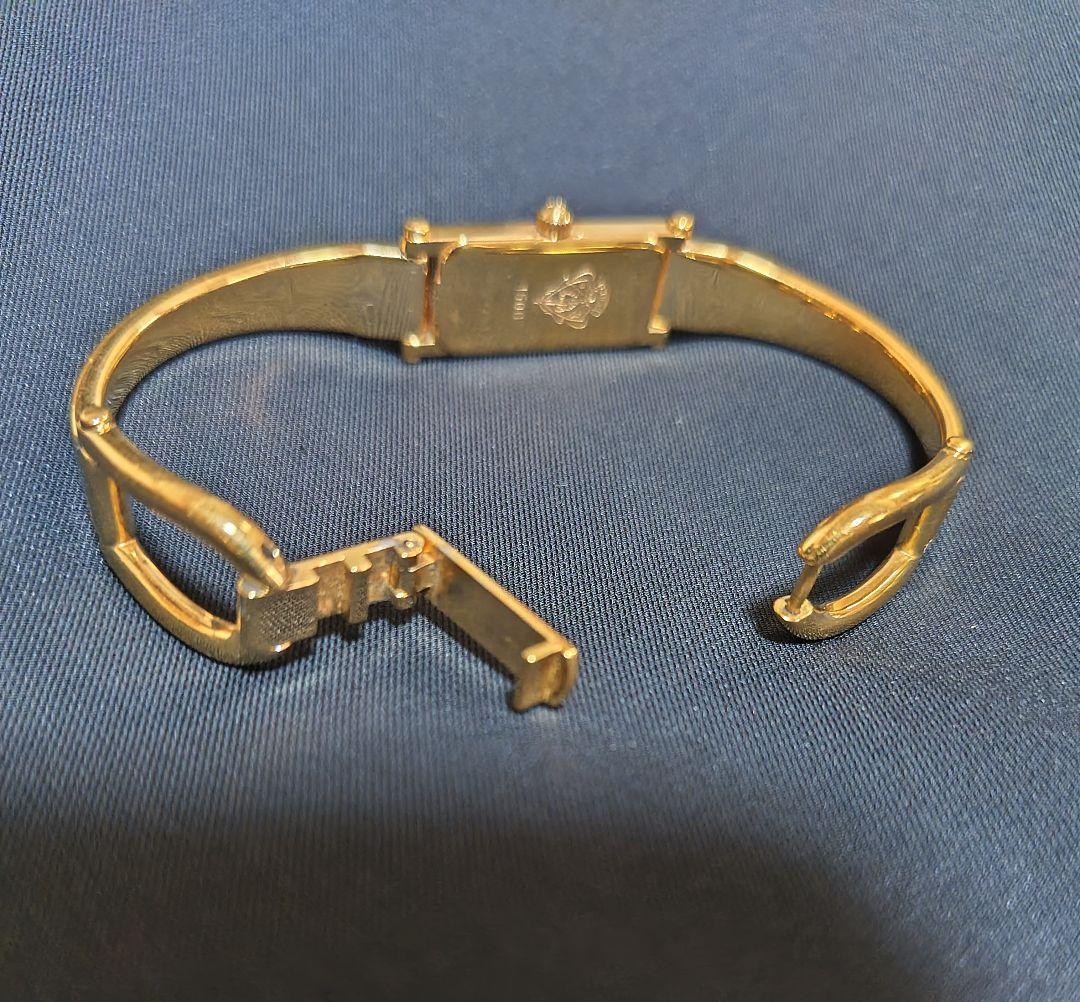 GUCCI グッチ レディース腕時計 黒文字盤 ゴールド バングル　ジャンク