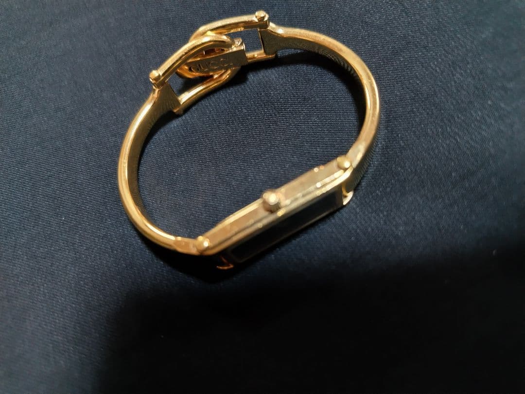 GUCCI グッチ レディース腕時計 黒文字盤 ゴールド バングル　ジャンク