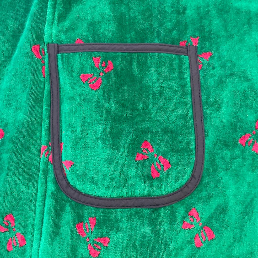 横浜nana タオル地エプロン 新品未使用　グリーンx赤　リボン柄