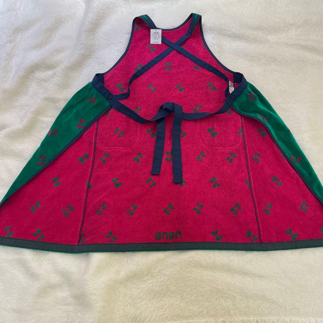 横浜nana タオル地エプロン 新品未使用　グリーンx赤　リボン柄