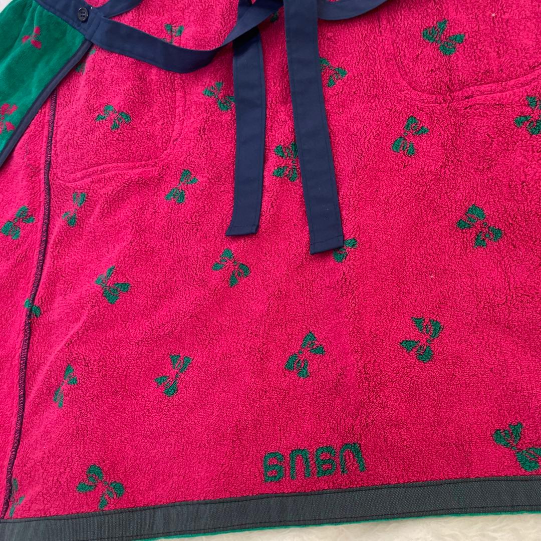 横浜nana タオル地エプロン 新品未使用　グリーンx赤　リボン柄