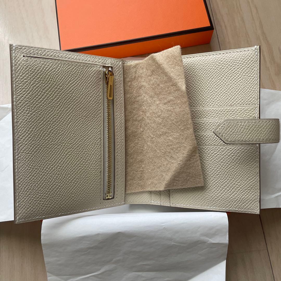 新品　未使用　HERMES エルメス　ベアンコンパクト　クレ　ゴールド金具　財布
