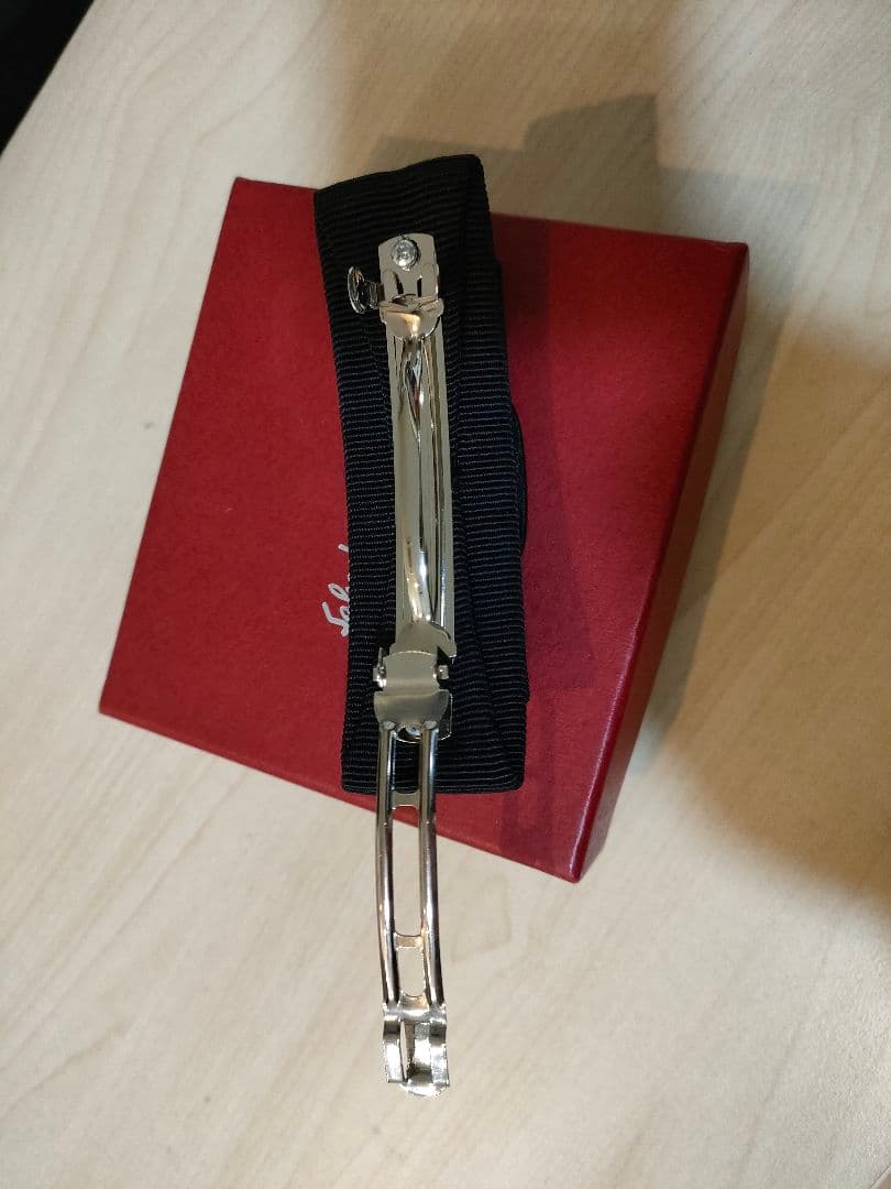 【美品】フェラガモ　バレッタ　ビジュー　ブラック　スワロフスキー　黒