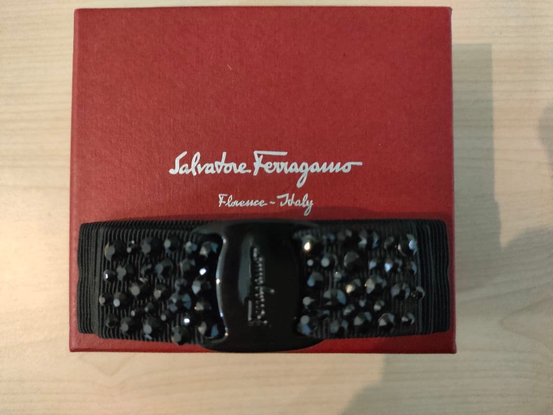 【美品】フェラガモ　バレッタ　ビジュー　ブラック　スワロフスキー　黒