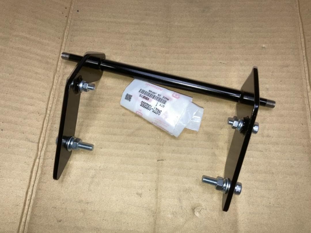 新品未使用 塗装無し　エイプ　ツインサスアダプター　上部金具のみ