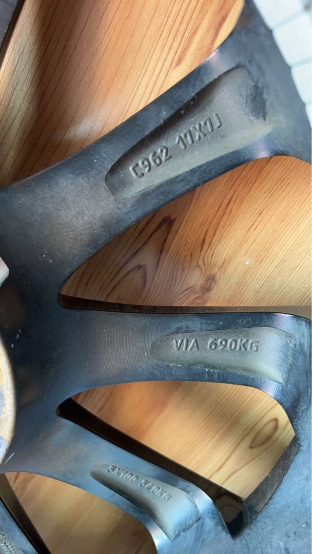 美品ビッグウェイ B-WIN 17インチ4本