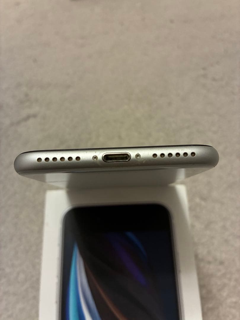 Apple iPhone SE 第二世代　ホワイト 本体　64GB 箱あり
