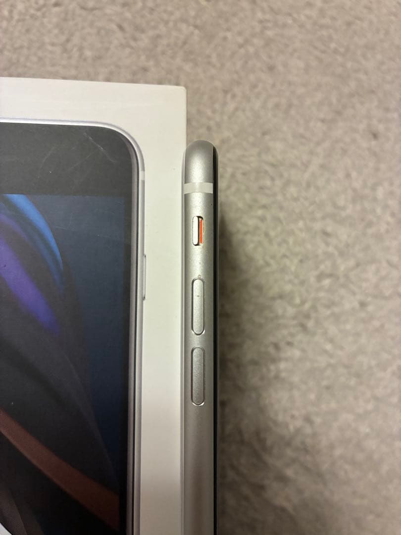 Apple iPhone SE 第二世代　ホワイト 本体　64GB 箱あり