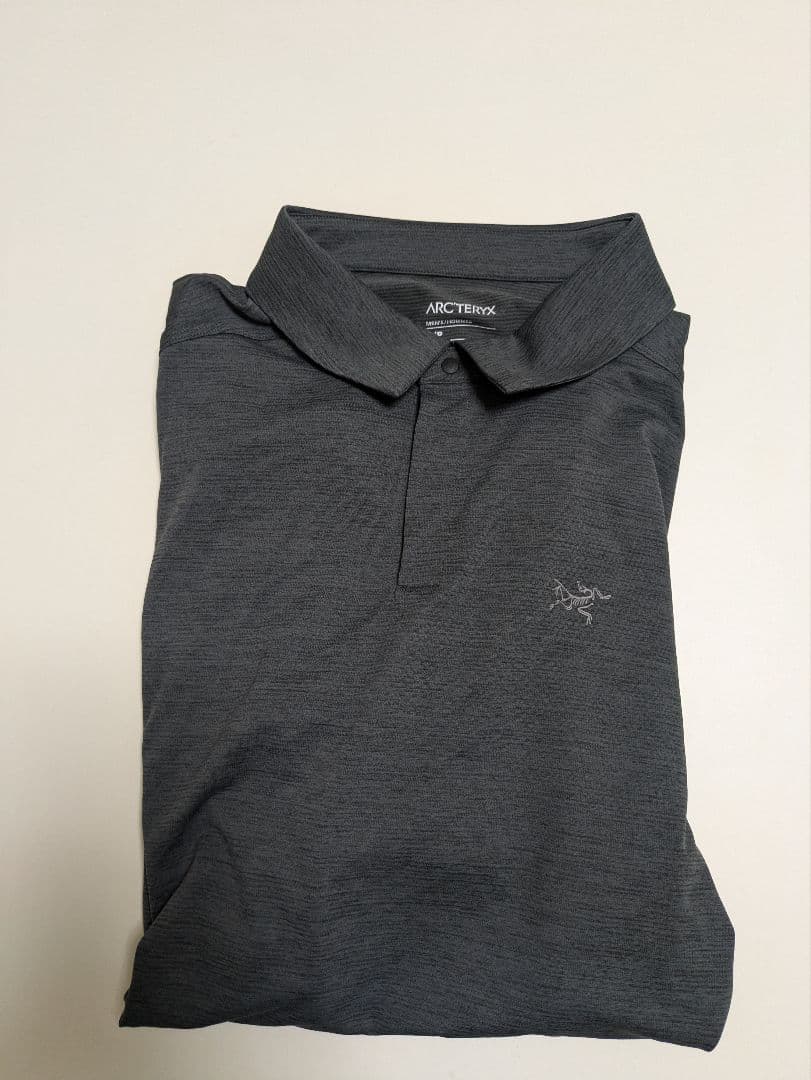 ARC'TERYX ダークグレー ポロシャツ