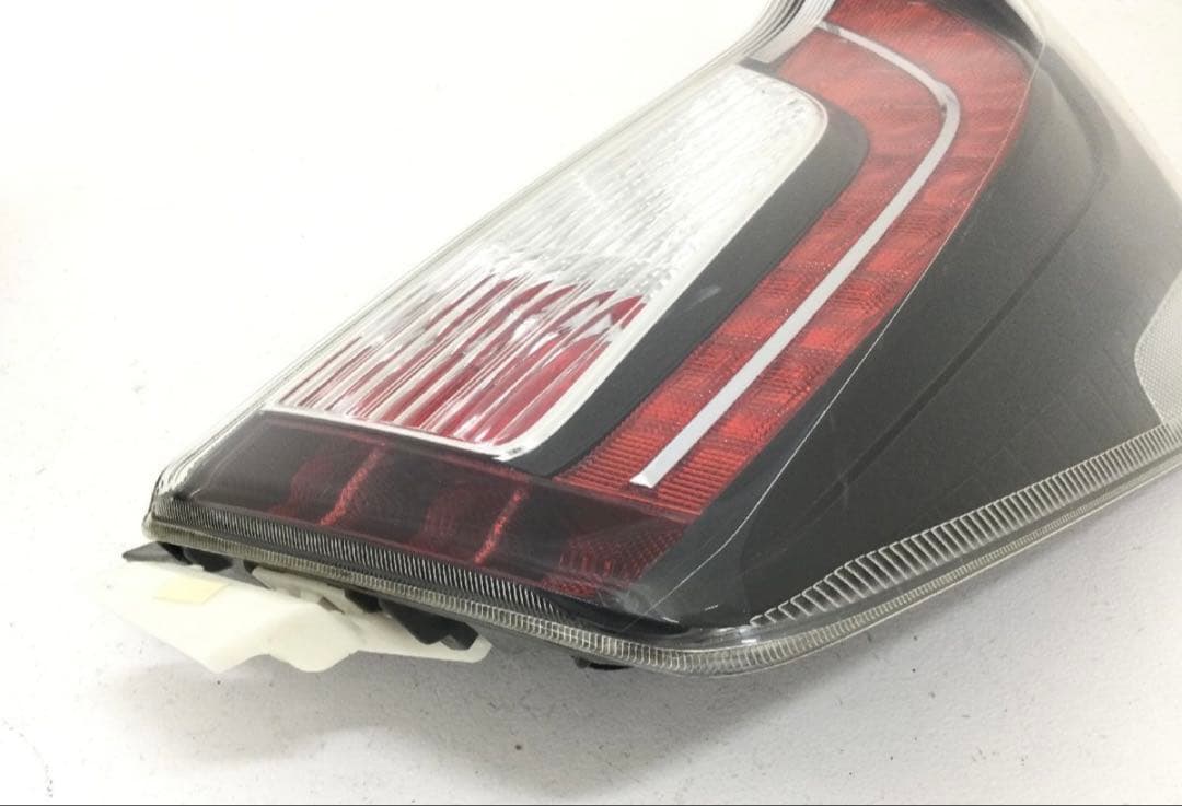 トヨタ 純正 30 プリウス G’s テールランプ ZVW30 後期 寒冷地仕様